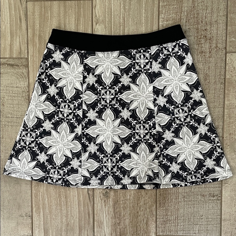 Prana black/gray/white patterned knit skirt, size Medium